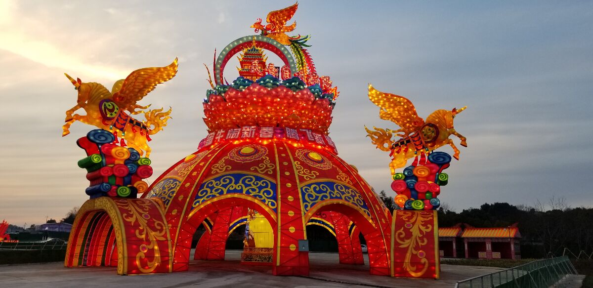 灯影绘牛年，匠艺耀溧阳 —— 自贡彩灯与宝塔湾公园的新春交响